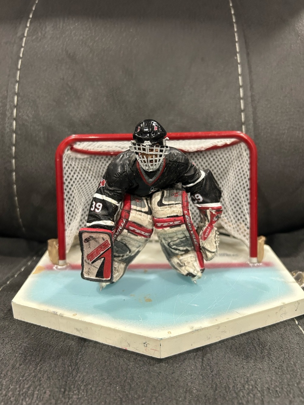 Dominik Hasek Mcfarlane NHLPA figure! Series 2, 2000